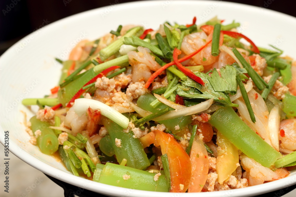 Spicy minced meat salad