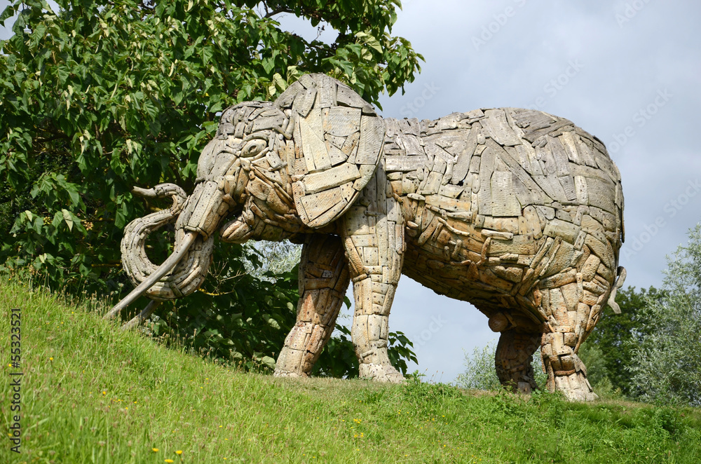Fototapeta premium Statues d’éléphants en bois