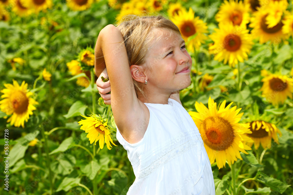 Kind im Sonnenblumenfeld Kind im Sonnenblumenfeld