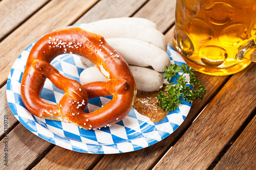 Weißwurst, Brezn und ein Helles photo