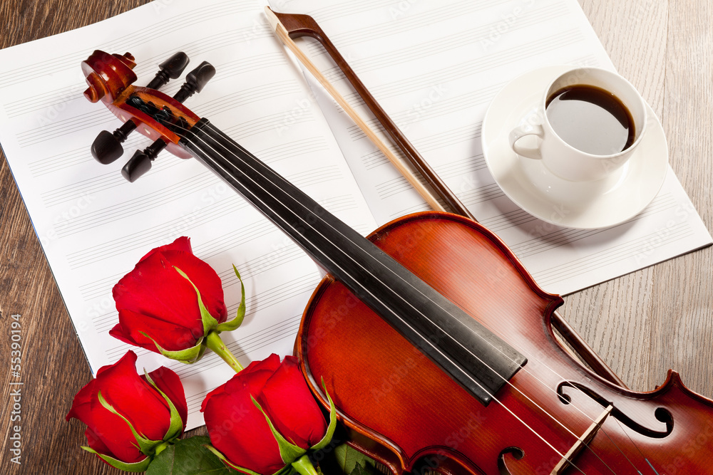 Fototapeta premium Red roses and a violin