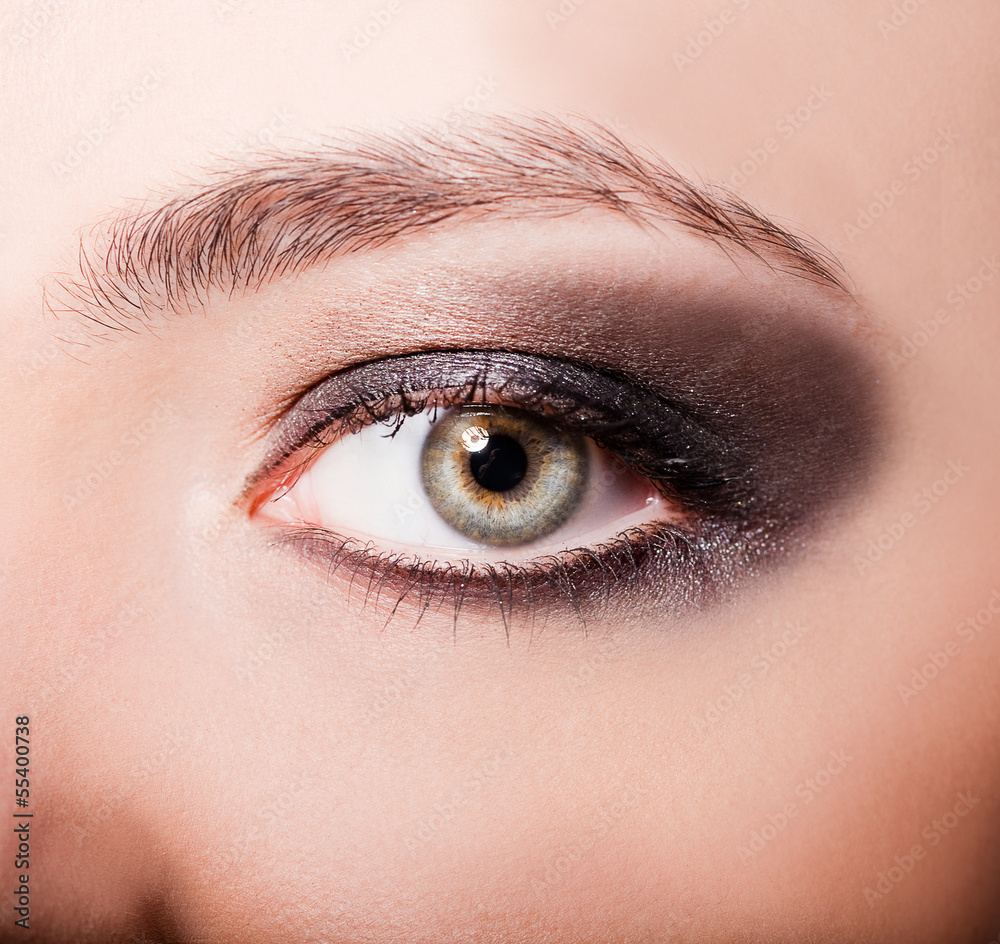 Obraz premium Woman eye with beautiful makeup