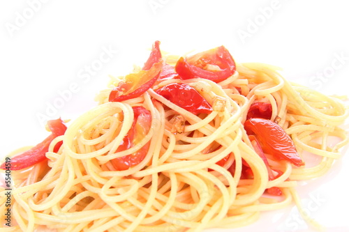 Pasta with tomatoes and garlic
