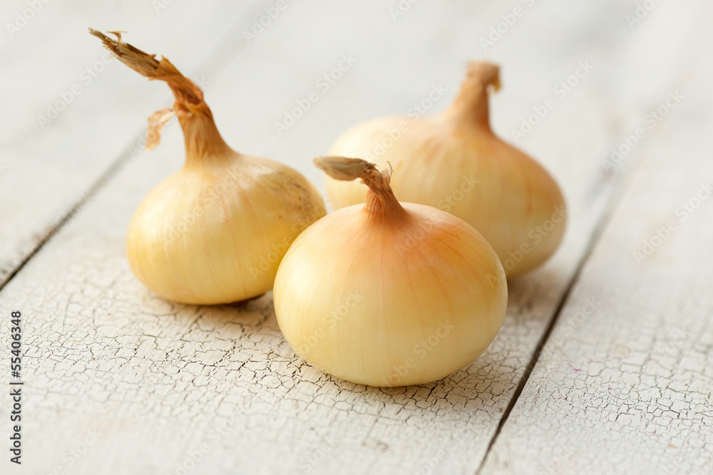 Fototapeta premium Homegrown gold onion on vintage table