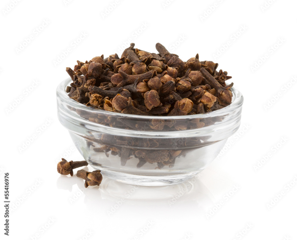 Obraz premium clove spices in bowl