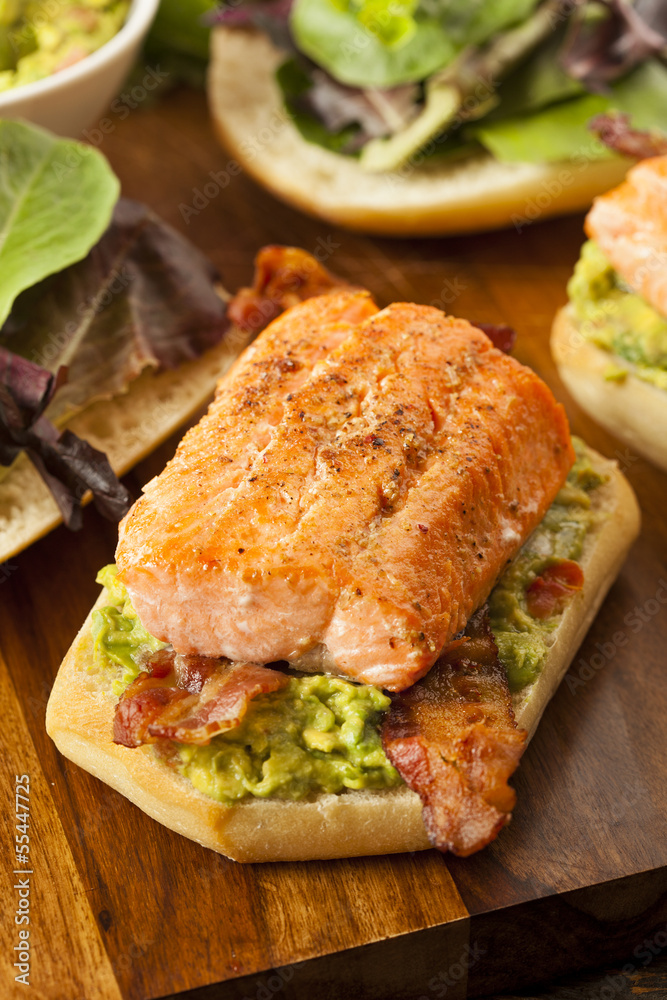 Grilled Salmon Sandwich with Bacon and Guacamole Grilled Salmon Sandwich with Bacon and Guacamole