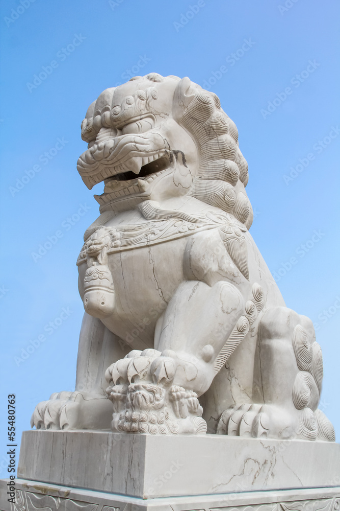 Naklejka premium Lion statue