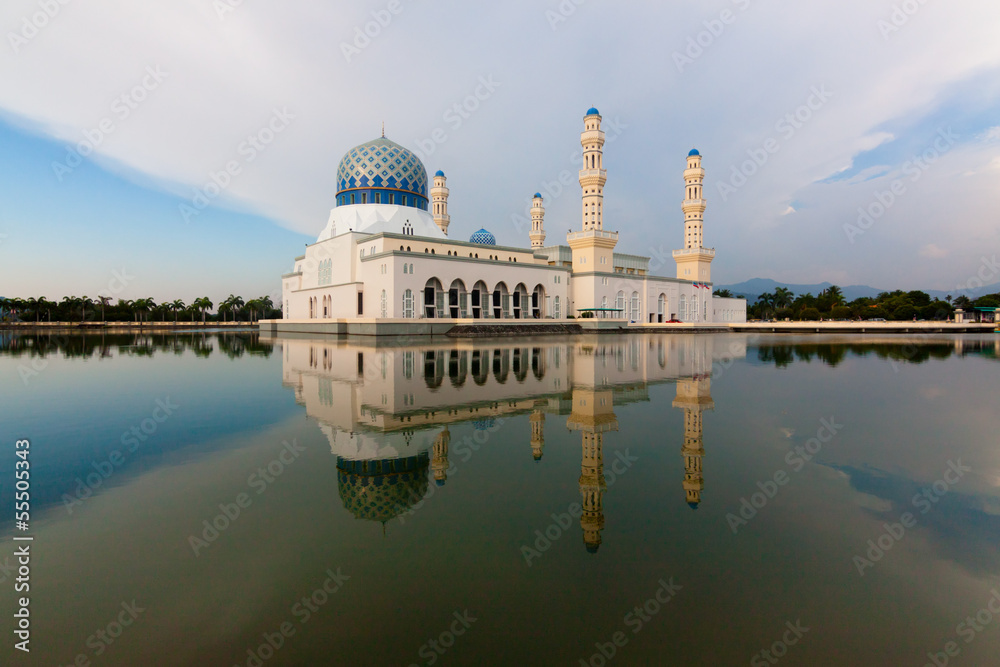 Obraz premium Kota Kinabalu floating mosque at Sabah, Malaysia