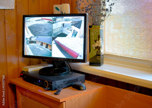 Video surveillance of the perimeter of a private house