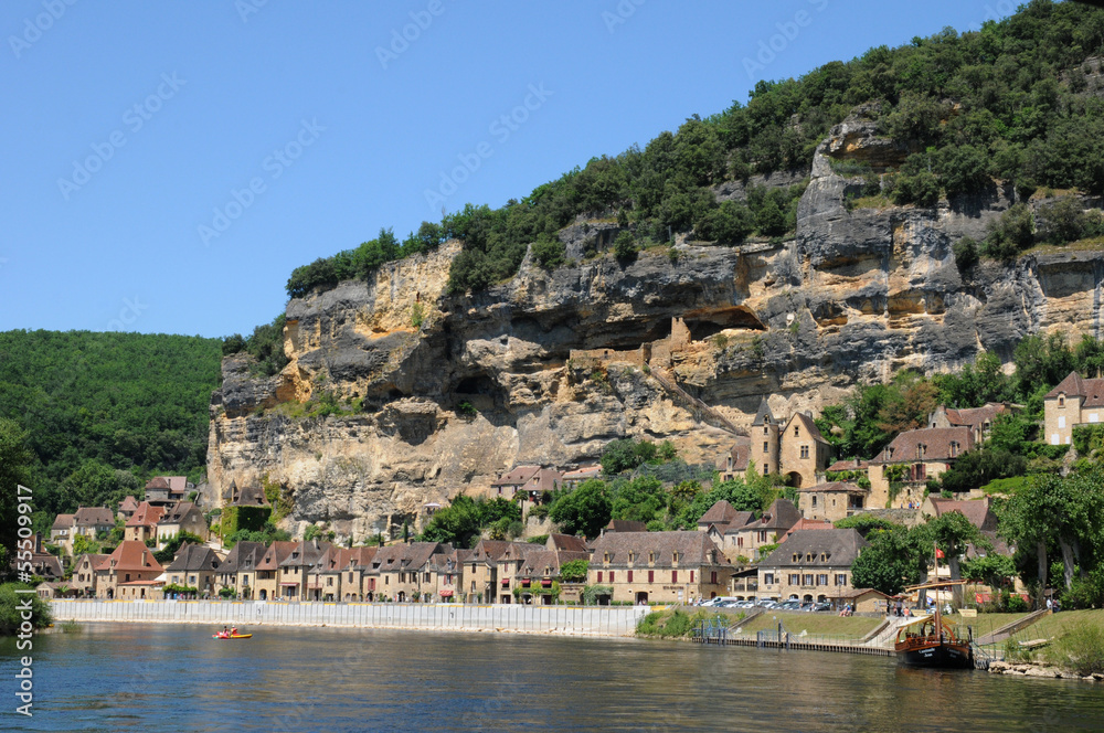Perigord, the picturesque village of La Roque Gageac in Dordogne