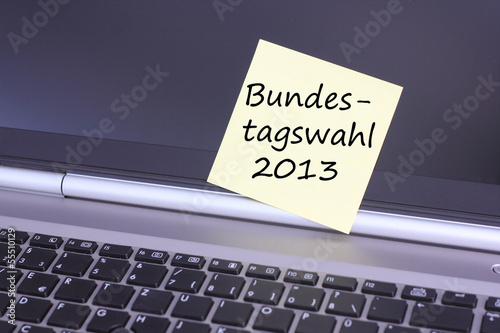 Laptop mit Zettel Bundestagswahl 2013