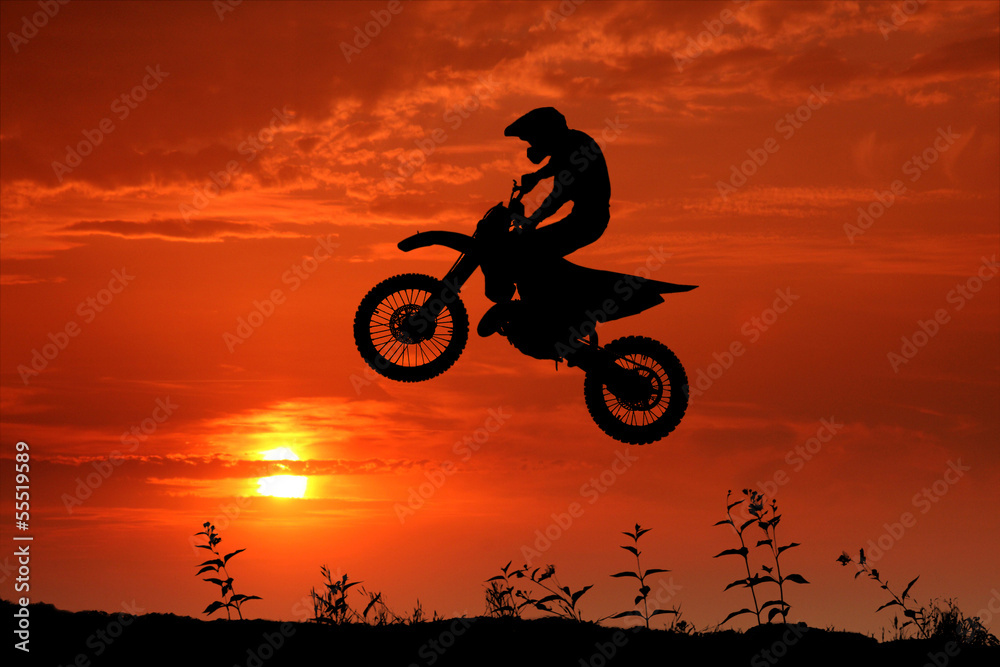 Obraz premium Motocross im Sonnenuntergang