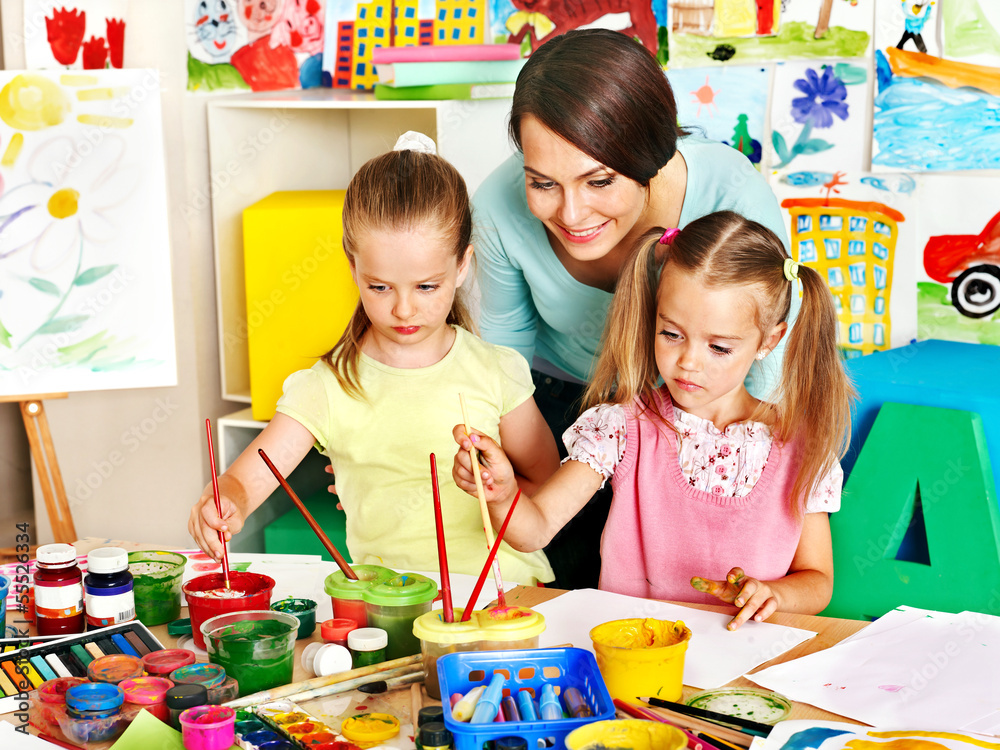 Naklejka premium Children with teacher painting.