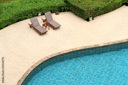 Canvas Print Swimming pool with deckchairs