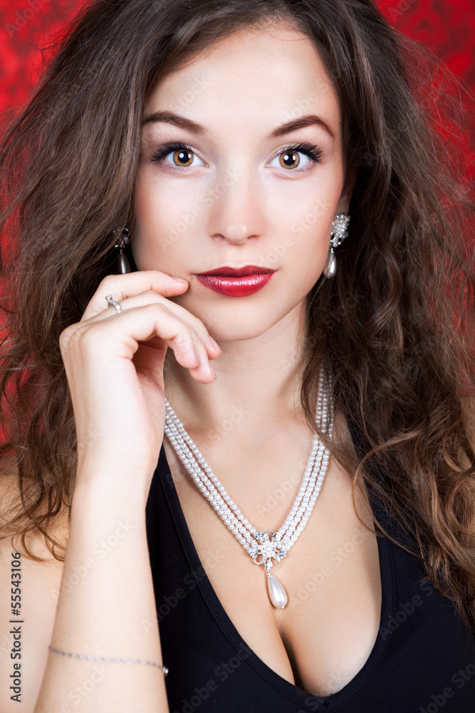 Obraz premium Sensual glamour girl on red vintage background