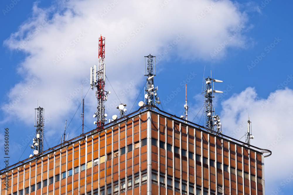 An antenna for broadband communication.