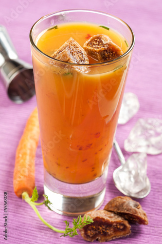 Carrots and figs cocktail