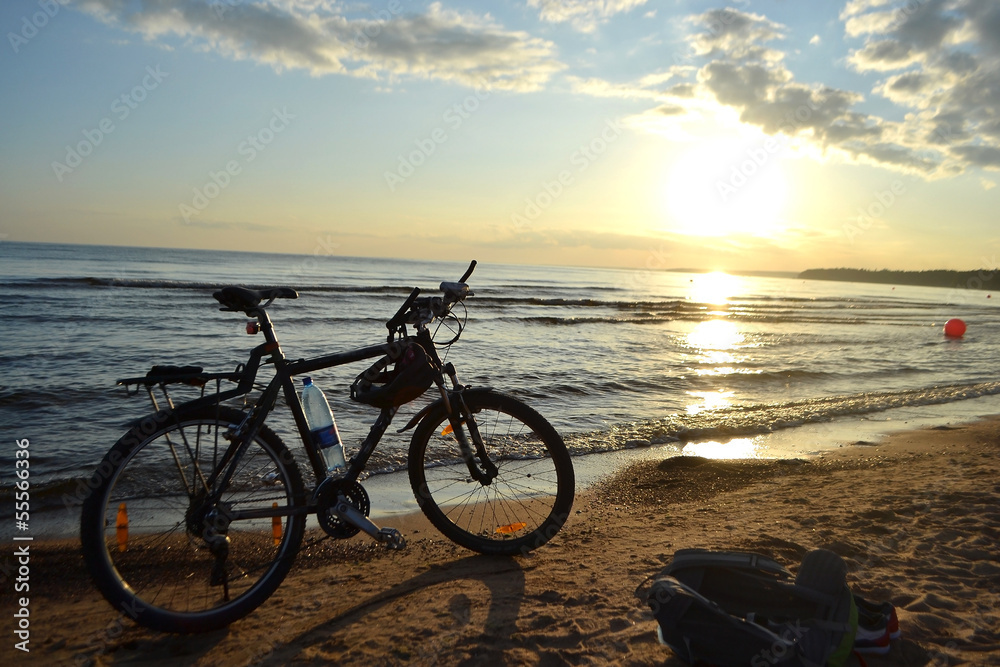 Fototapeta premium Baltic Sea at sunset and bike