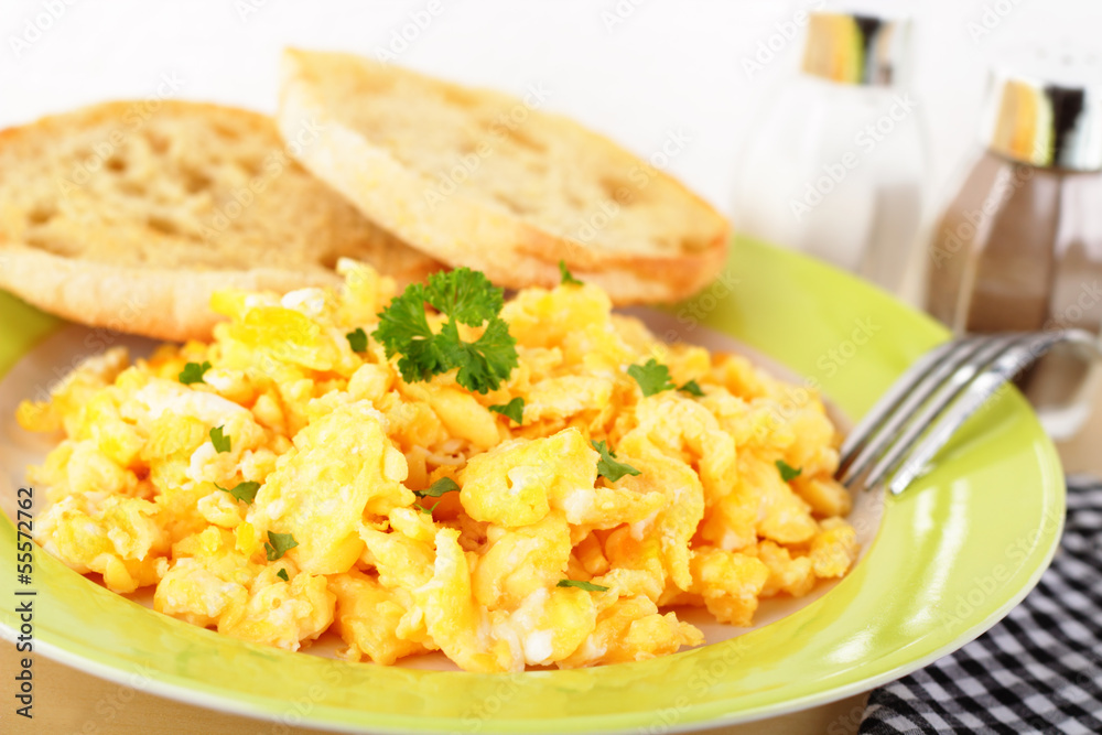 scrambled eggs - Rühreier Stock-Foto | Adobe Stock