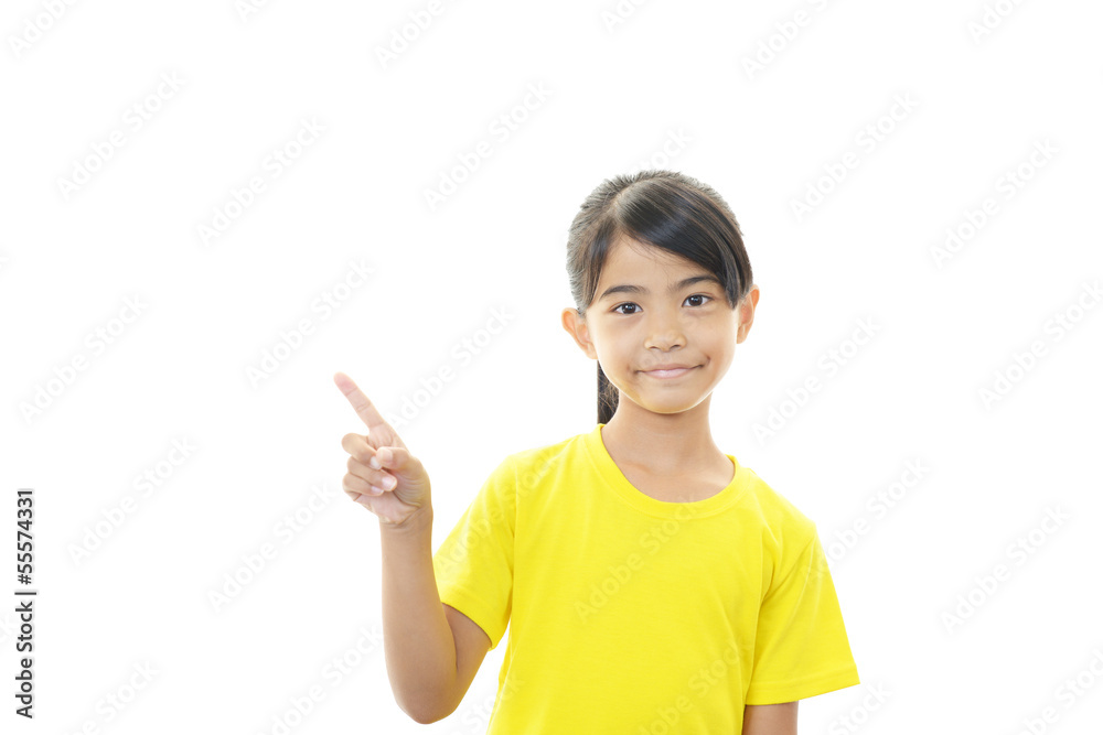 指さす笑顔の女の子 指さす笑顔の女の子