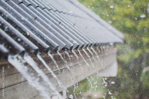 Obraz na płótnie rain flow on the roof