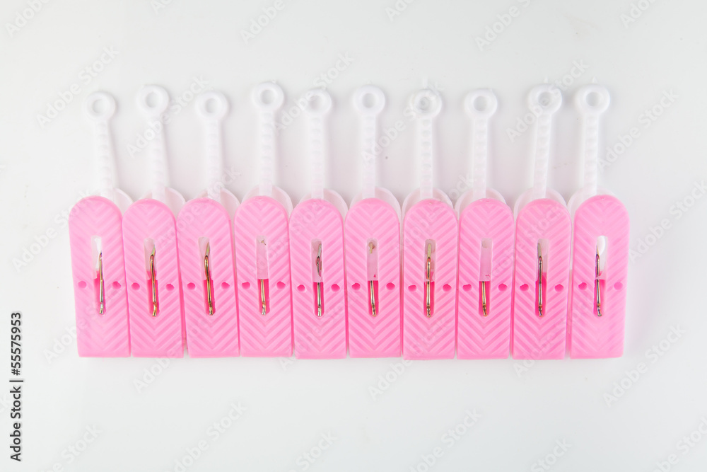 pink and white clothespins arranged as row with whitel backgroun pink and white clothespins arranged as row with whitel backgroun