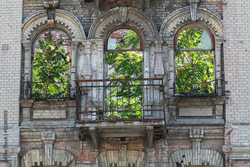 Obraz premium abandoned building facade