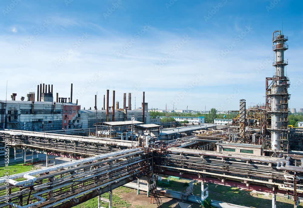 a refinery photos in a sunny day a refinery photos in a sunny day