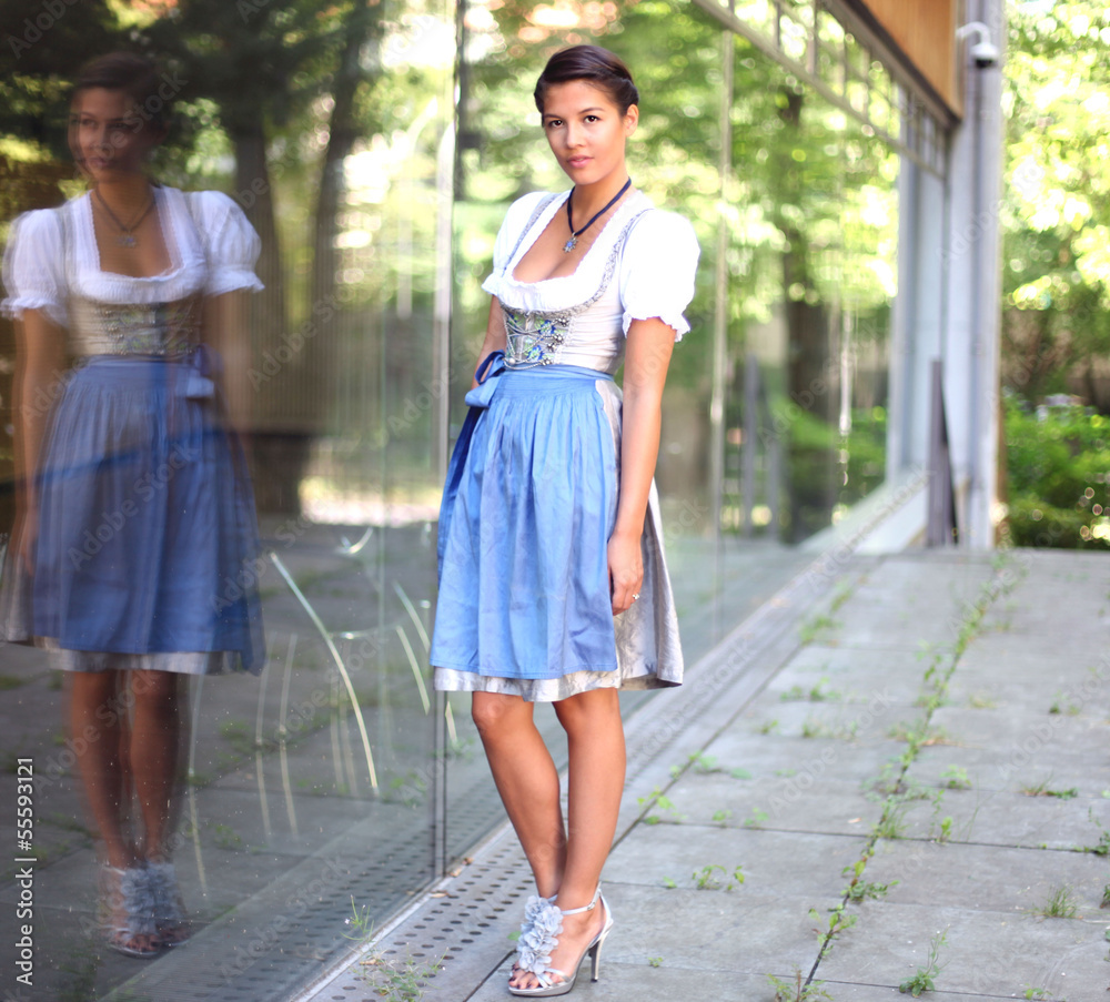 Junge Frau in Tracht Junge Frau in Tracht