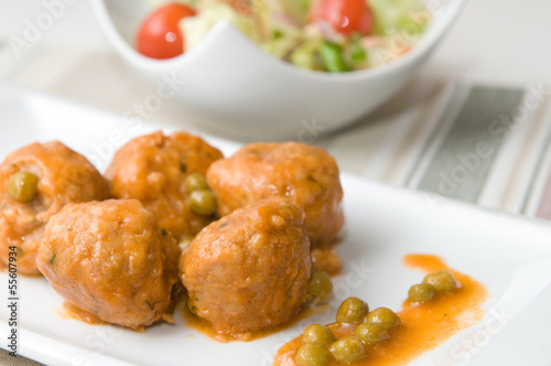 meat balls with vegetable salad