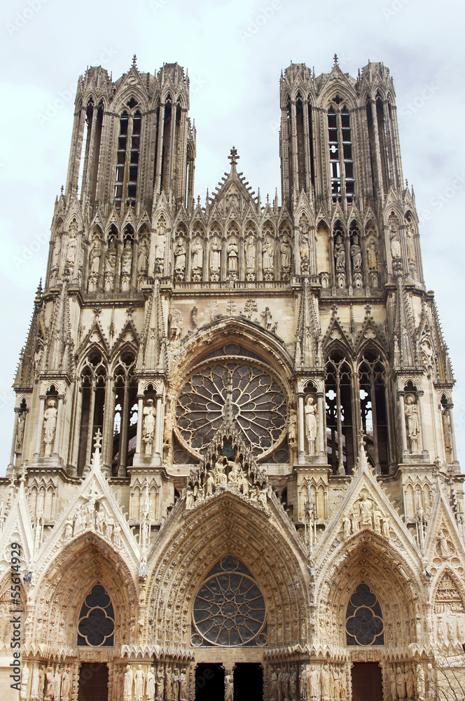 Fototapeta premium Facade of Cathedral Notre-Dame de Reims, France.