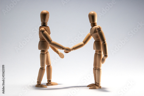 Φωτογραφία maniquis se dan la mano