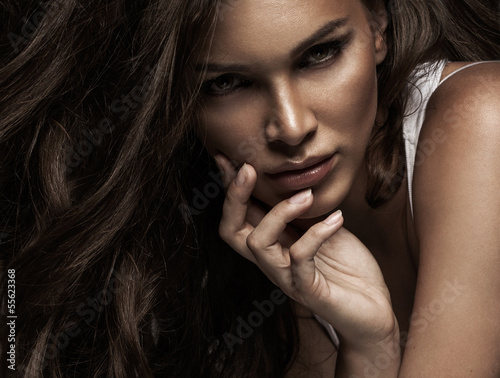 Quadro su tela Beauty portrait of serious woman