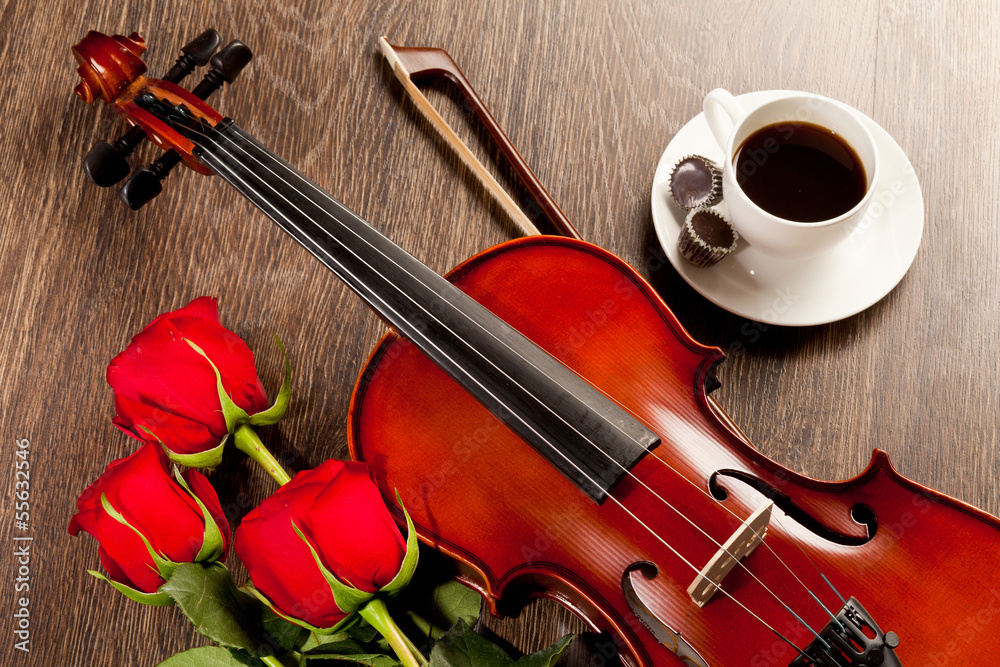 Fototapeta premium Red roses and a violin