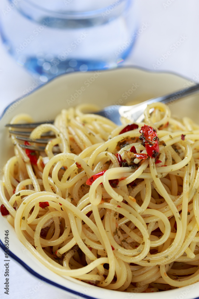 Spaghetti aglio olio e peperoncino