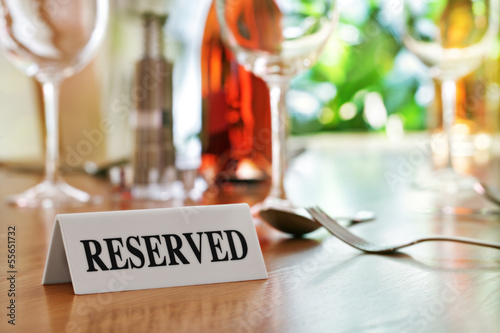 Bild auf Leinwand Restaurant reserved table sign