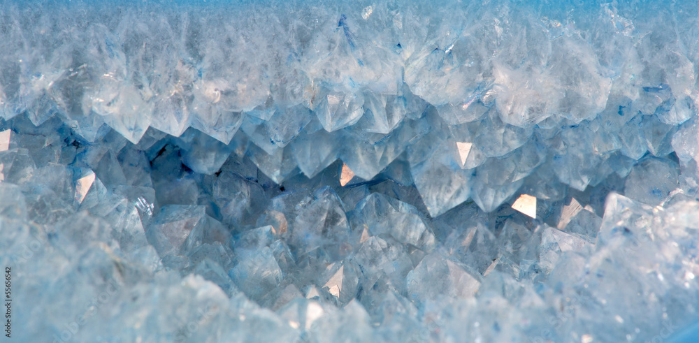 Obraz premium kryształy kwarcu w niebieskim agacie