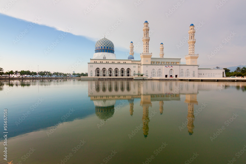 Fototapeta premium Kota Kinabalu mosque