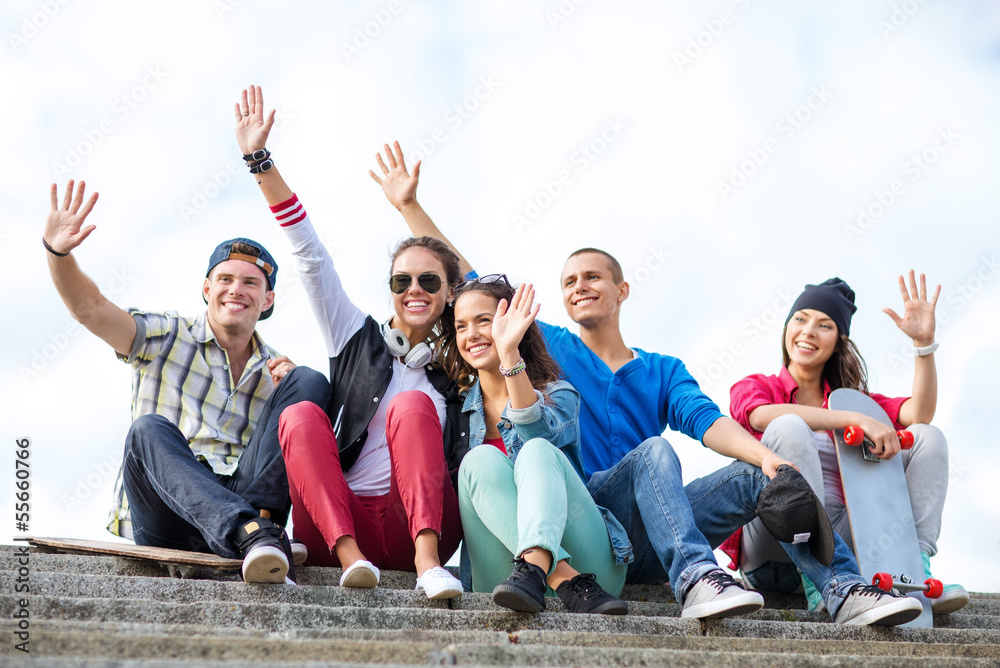 Obraz premium group of teenagers waving hands
