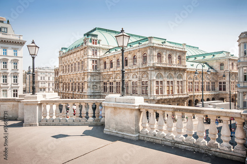 Wiener Staatsoper (Vienna State Opera) in Vienna, Austria photo