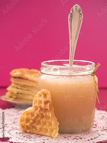 Apfelkompott mit frischen Waffeln