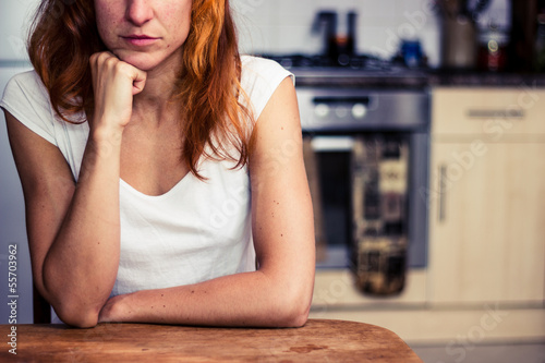 Obraz na płótnie Woman is thinking in her kitchen