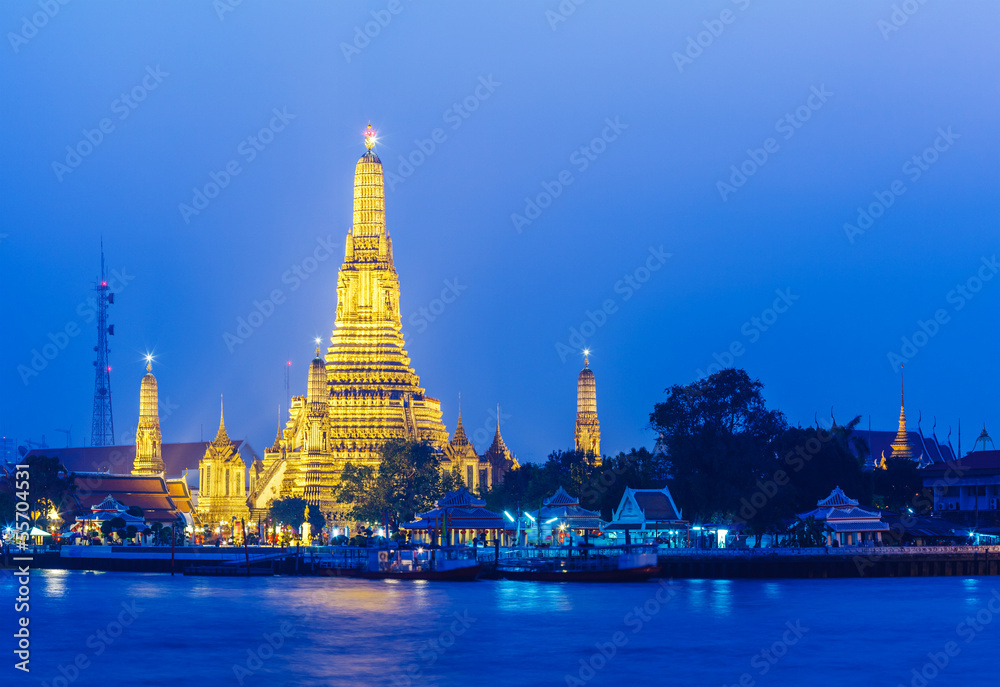 Wat Arun in Bangkok at night