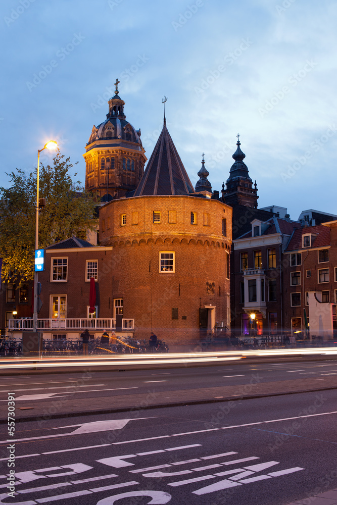 Fototapeta premium Weeping Tower at Dusk in Amsterdam