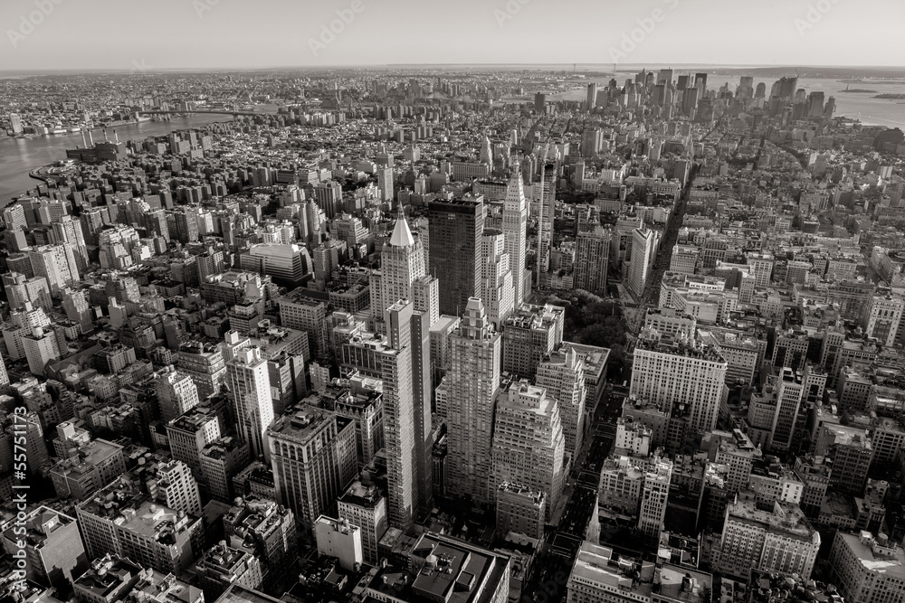 Black and white aerial view of New York cityscape - obrazy, fototapety, plakaty 
