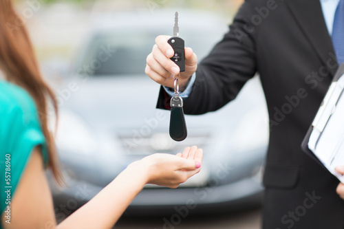 customer and salesman with car key