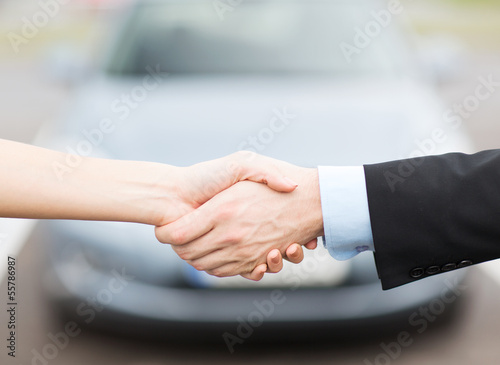 customer and salesman shaking hands © Syda Productions