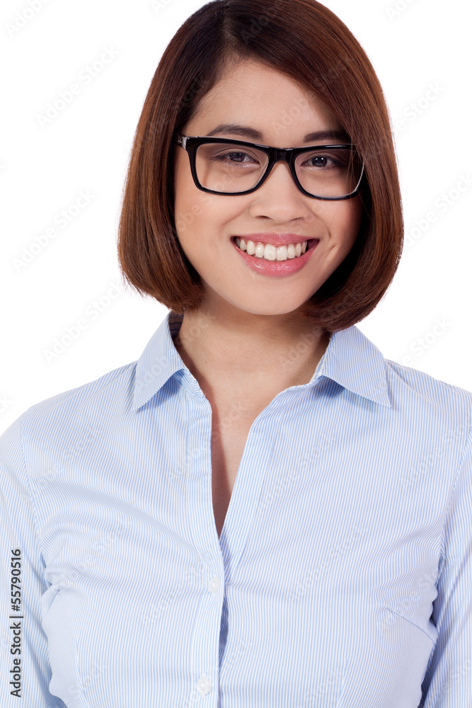 junge erwachsene geschäftsfrau mit brille portrait