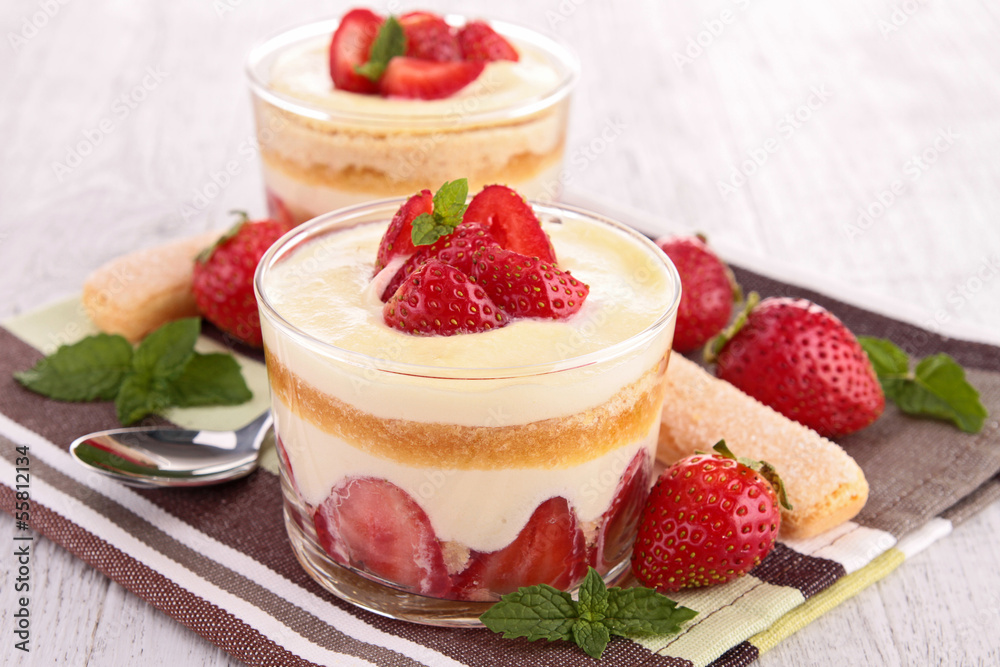 strawberry tirumisu