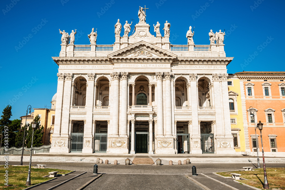 Obraz premium Roma, San Giovanni cathedral, facade and square